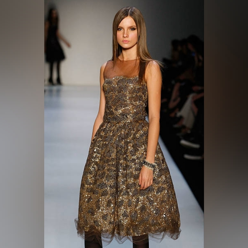 ^*$5990 OSCAR DE LA RENTA BRONZE GOLD FEATHER RUNW DRESS 10